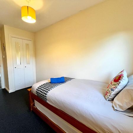 Stylish Modern Flat With Juliet Balcony & Parking Apartman Glasgow Kültér fotó