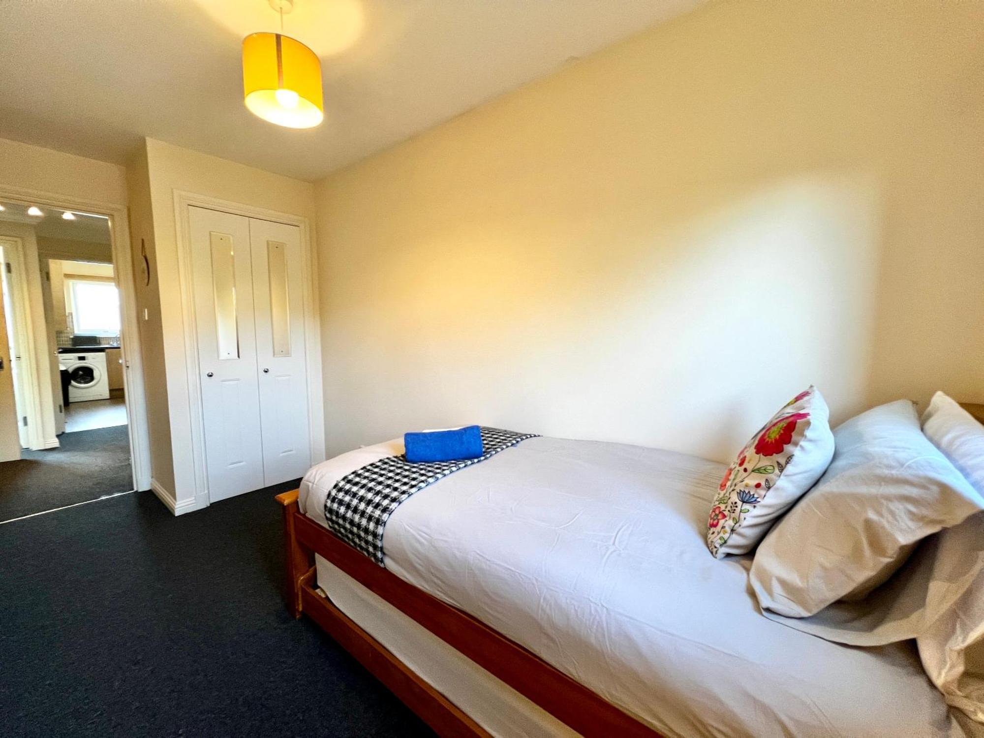 Stylish Modern Flat With Juliet Balcony & Parking Apartman Glasgow Kültér fotó
