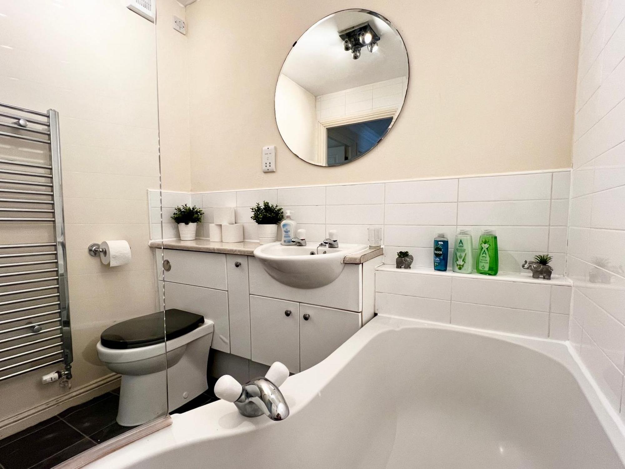 Stylish Modern Flat With Juliet Balcony & Parking Apartman Glasgow Kültér fotó